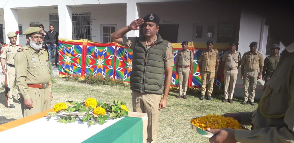 Wreath laying ceremony for slain policeman held at DPL Shopian